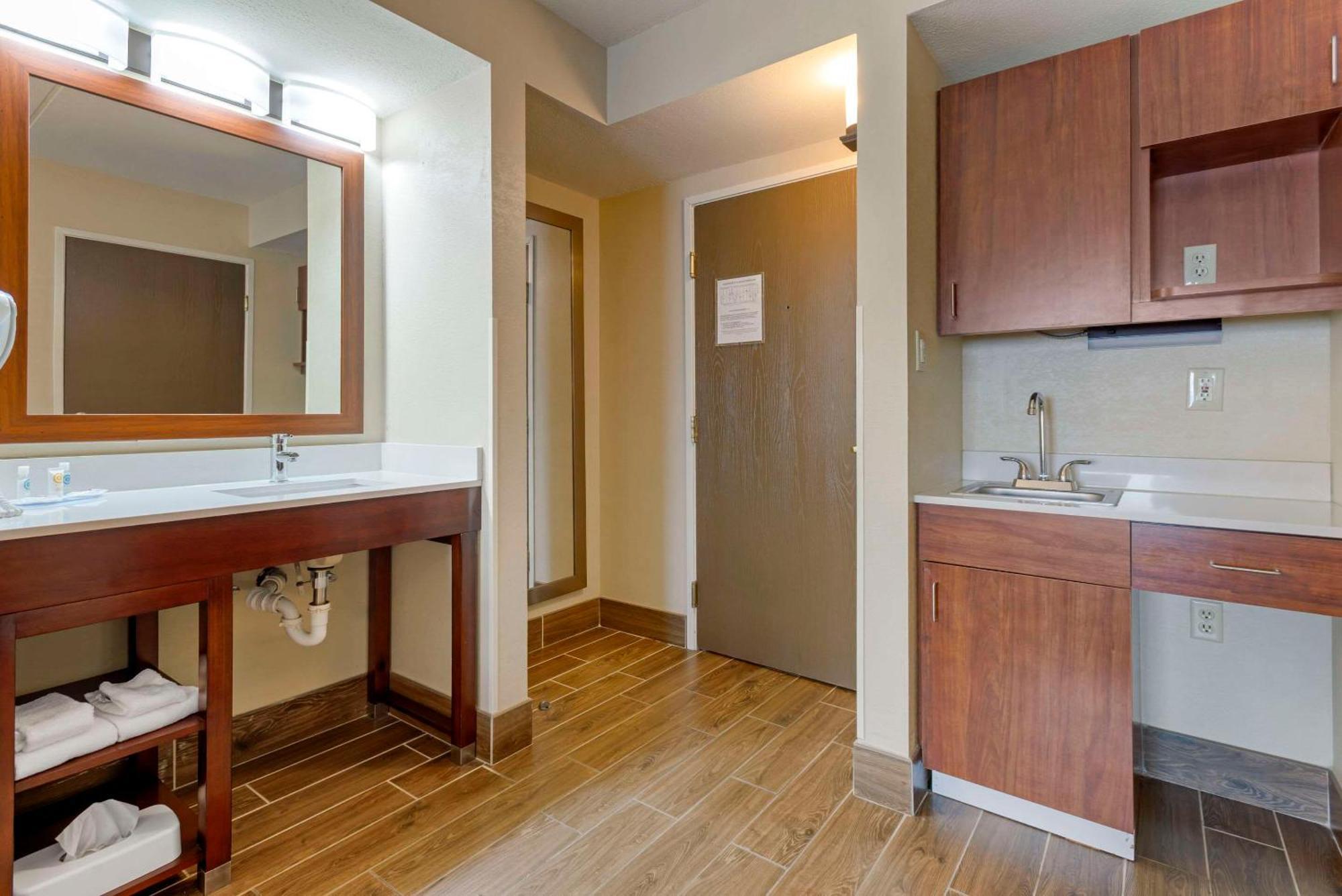 Comfort Inn & Suites Wilkes Barre - Arena Esterno foto